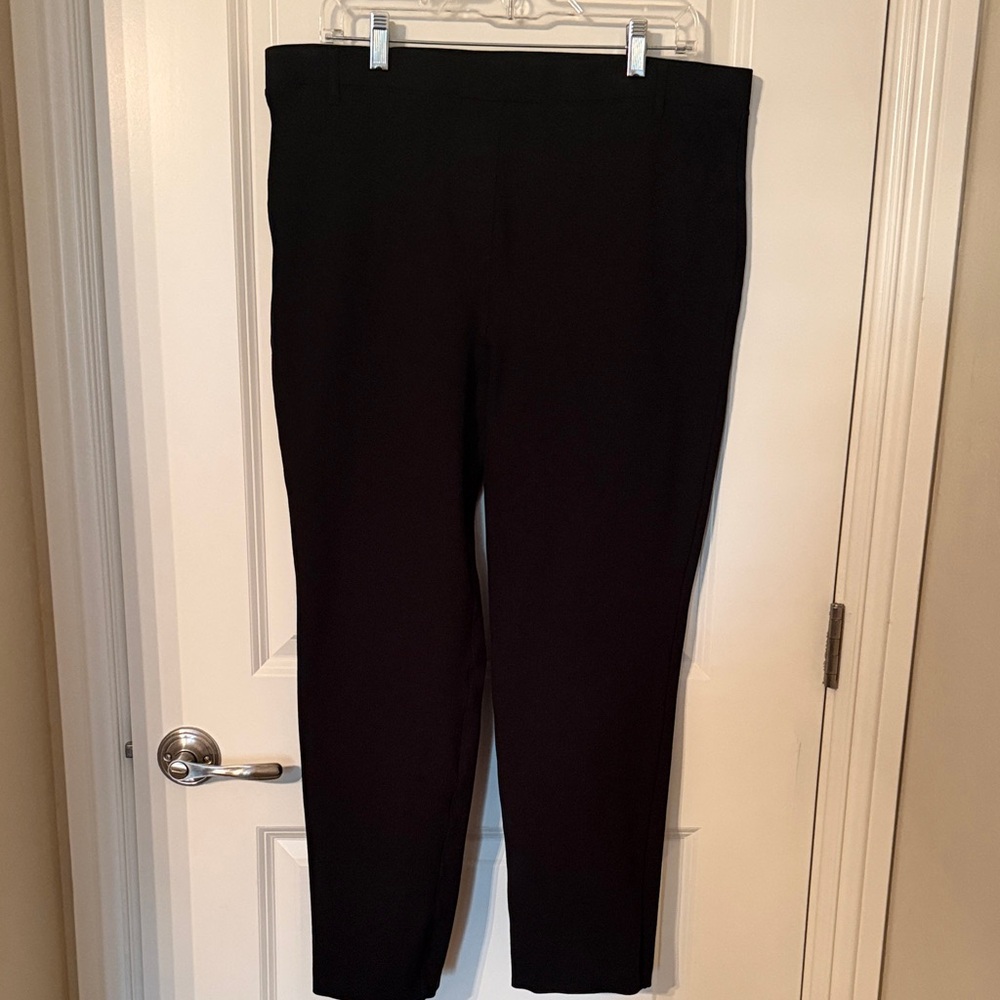 Women’s Black Pull-On Stretch Pants